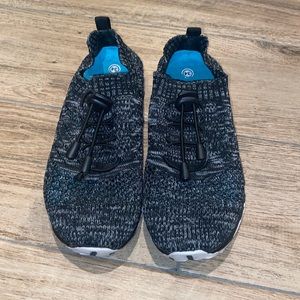 Black and white Water Tennis Shoes